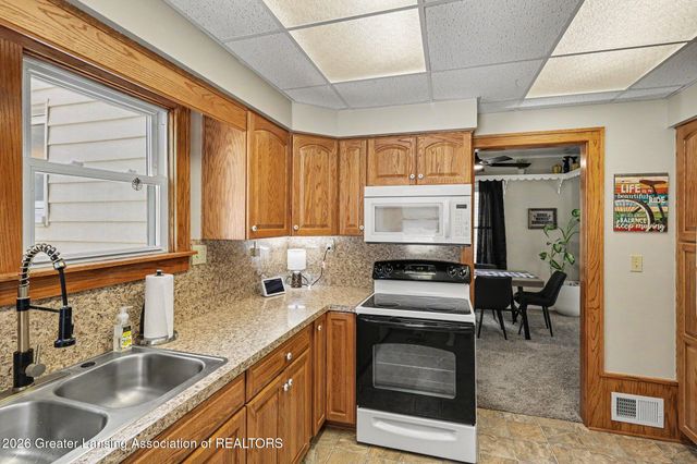 1712 Osborn Road, Lansing, MI 48915