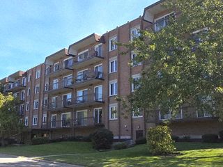 8101 W COURTE Drive 307, Niles, IL 60714