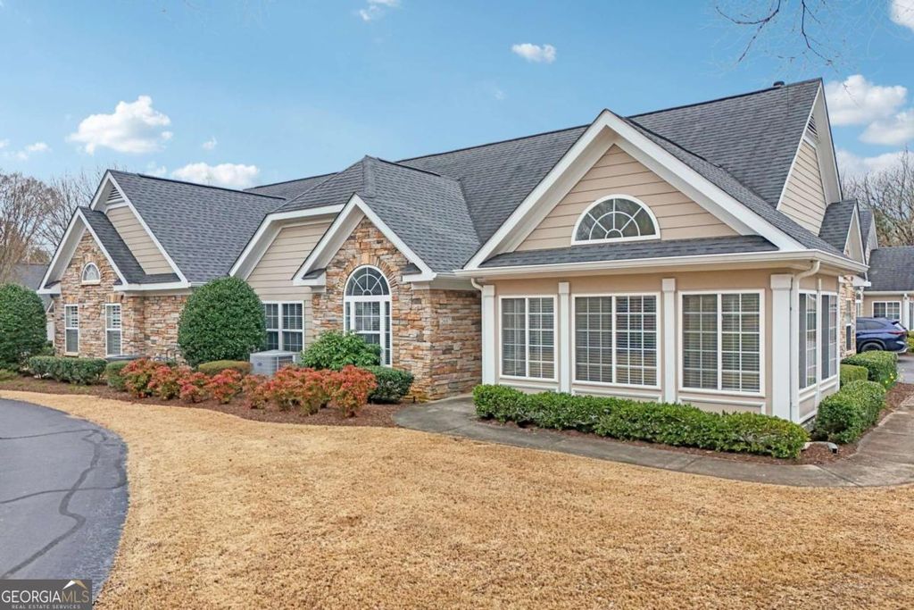 2607 Village Lane, Roswell, GA 30075