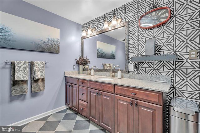 3 KEEGAN CT, Marlton, NJ 08053