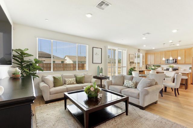 1164 Kanon Clover Way, Lincoln, CA 95648