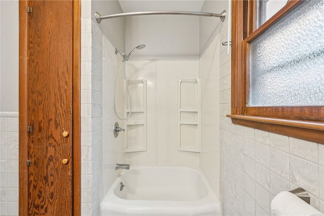 620 6th Avenue, Marion, IA 52302