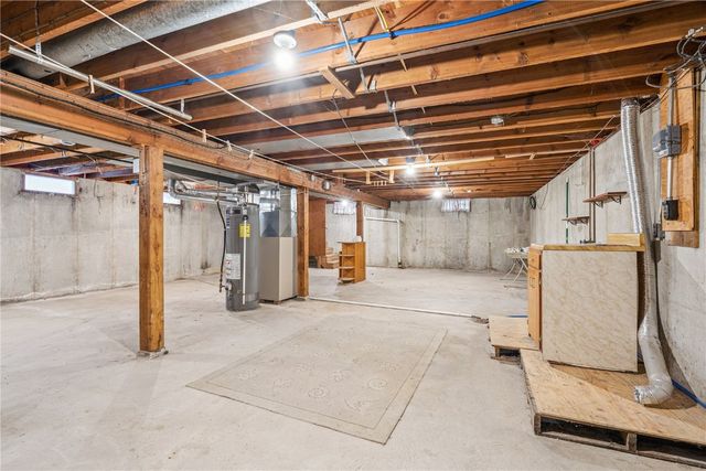 620 6th Avenue, Marion, IA 52302