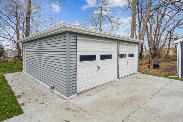 620 6th Avenue, Marion, IA 52302