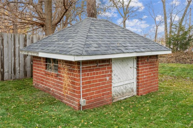 620 6th Avenue, Marion, IA 52302