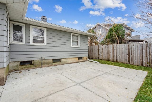 620 6th Avenue, Marion, IA 52302