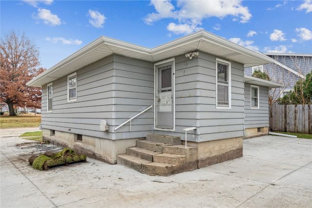 620 6th Avenue, Marion, IA 52302