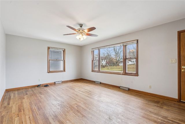 620 6th Avenue, Marion, IA 52302