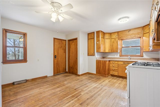 620 6th Avenue, Marion, IA 52302