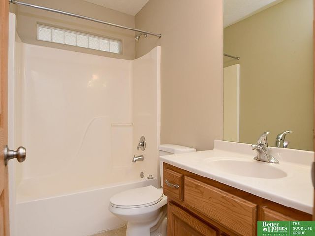 2108 Plymouth Rock Road, Bellevue, NE 68123