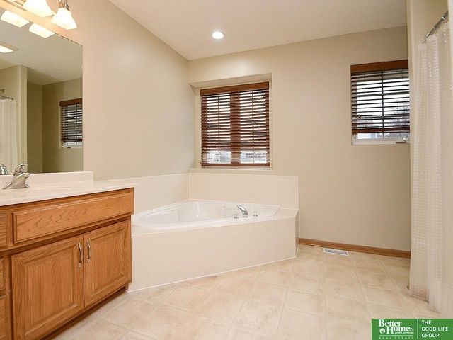 2108 Plymouth Rock Road, Bellevue, NE 68123