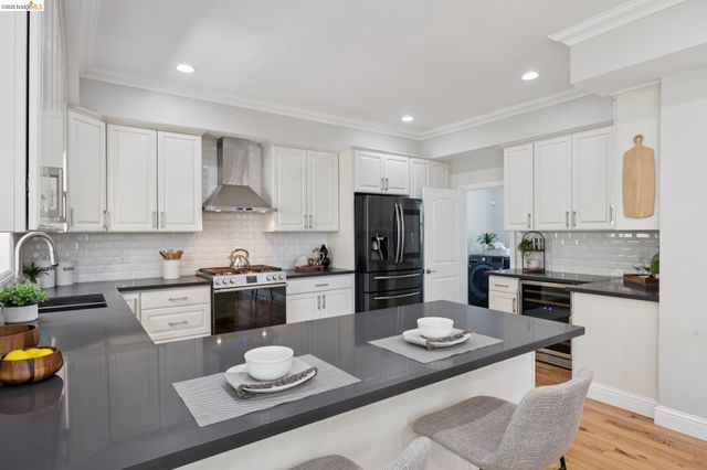 812 37Th St, Oakland, CA 94608