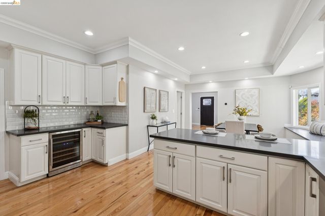 812 37Th St, Oakland, CA 94608