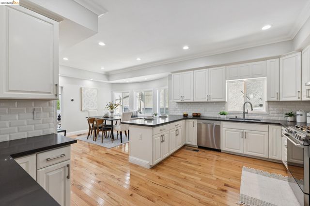 812 37Th St, Oakland, CA 94608