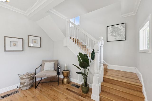 812 37Th St, Oakland, CA 94608