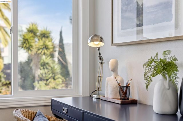 812 37Th St, Oakland, CA 94608