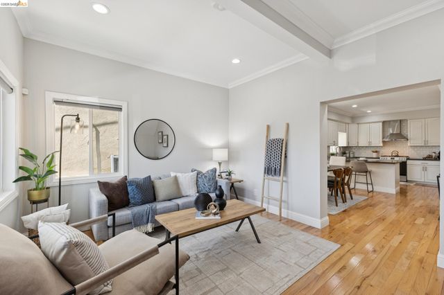 812 37Th St, Oakland, CA 94608