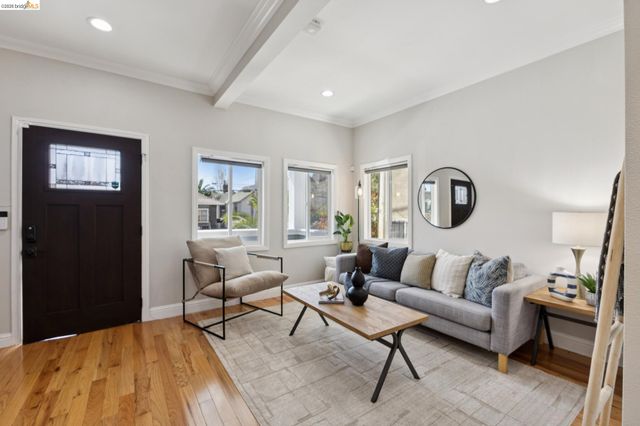 812 37Th St, Oakland, CA 94608