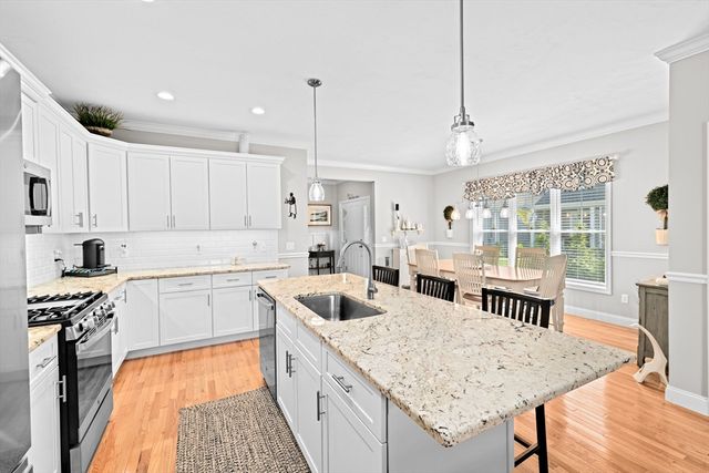 14 Meadowbrook Dr, Plymouth, MA 02360