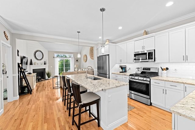14 Meadowbrook Dr, Plymouth, MA 02360