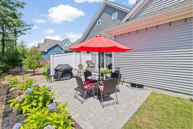 14 Meadowbrook Dr, Plymouth, MA 02360