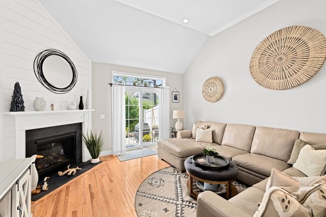 14 Meadowbrook Dr, Plymouth, MA 02360