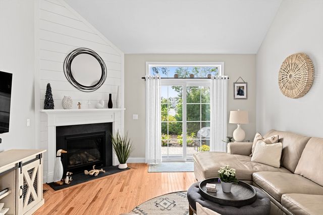 14 Meadowbrook Dr, Plymouth, MA 02360