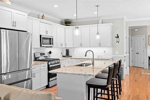 14 Meadowbrook Dr, Plymouth, MA 02360