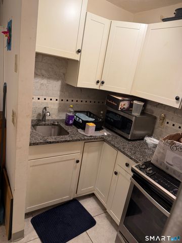 34 Patriot Drive APT A6, Danbury, CT 06810