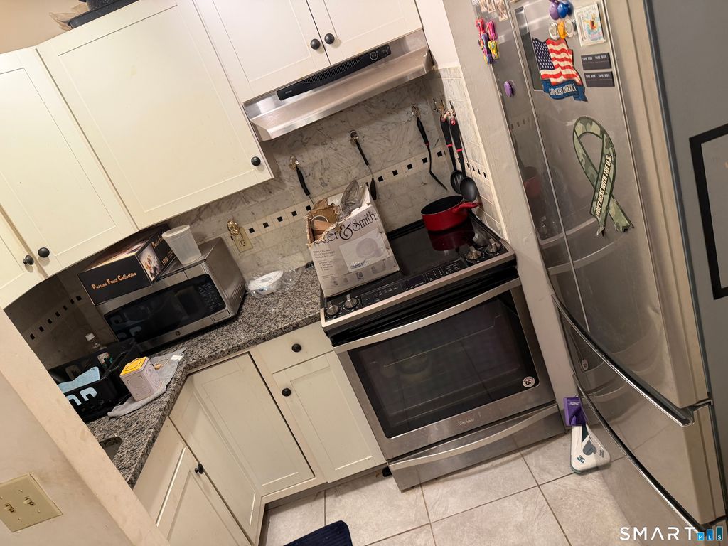 34 Patriot Drive APT A6, Danbury, CT 06810