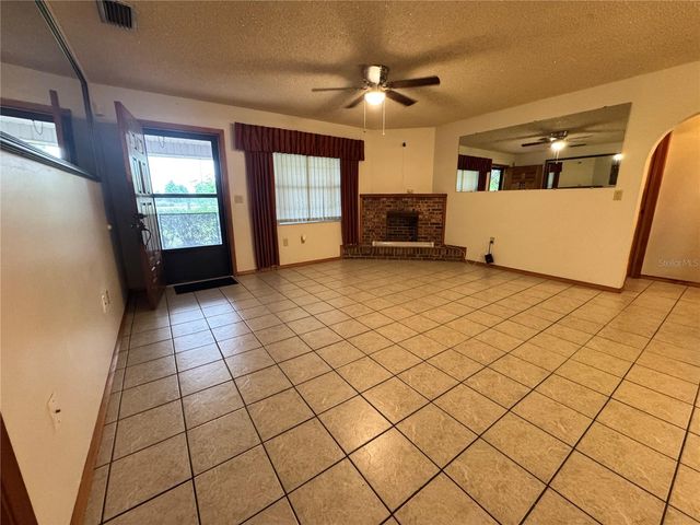 8225 E HIGHWAY 25, Belleview, FL 34420