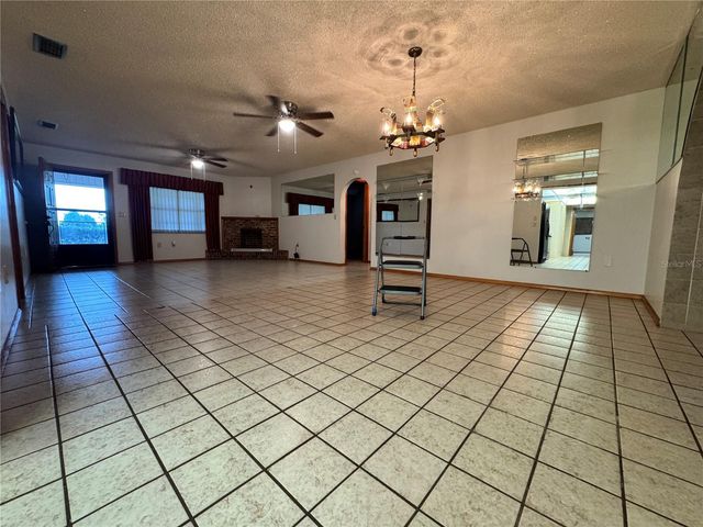 8225 E HIGHWAY 25, Belleview, FL 34420