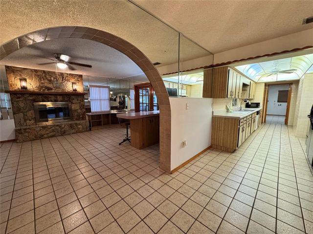 8225 E HIGHWAY 25, Belleview, FL 34420