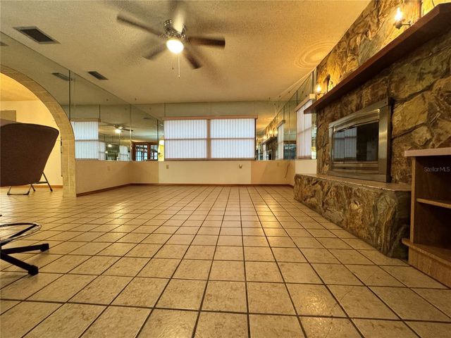 8225 E HIGHWAY 25, Belleview, FL 34420