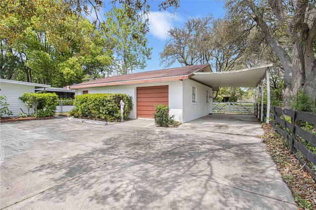 8225 E HIGHWAY 25, Belleview, FL 34420