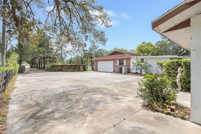 8225 E HIGHWAY 25, Belleview, FL 34420
