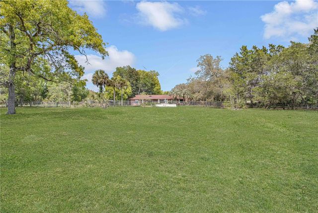 8225 E HIGHWAY 25, Belleview, FL 34420