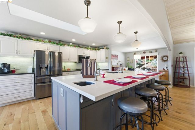 22295 Paseo De Los Portales Rd, Sonora, CA 95370