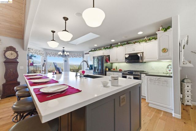 22295 Paseo De Los Portales Rd, Sonora, CA 95370