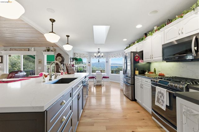 22295 Paseo De Los Portales Rd, Sonora, CA 95370