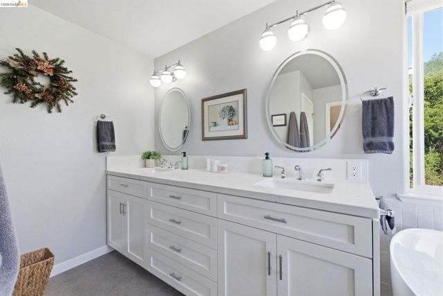 22295 Paseo De Los Portales Rd, Sonora, CA 95370