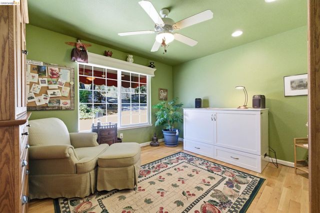 22295 Paseo De Los Portales Rd, Sonora, CA 95370