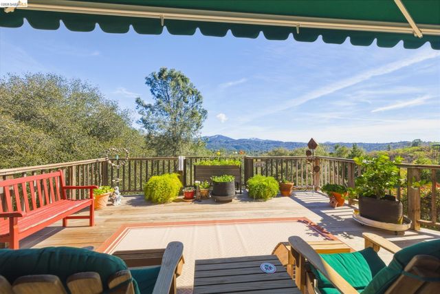 22295 Paseo De Los Portales Rd, Sonora, CA 95370