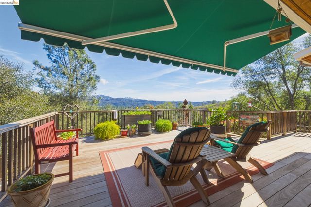 22295 Paseo De Los Portales Rd, Sonora, CA 95370