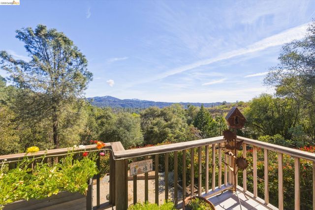 22295 Paseo De Los Portales Rd, Sonora, CA 95370