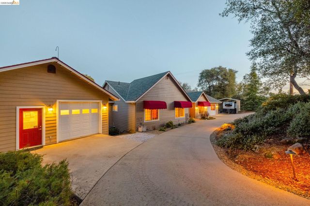 22295 Paseo De Los Portales Rd, Sonora, CA 95370