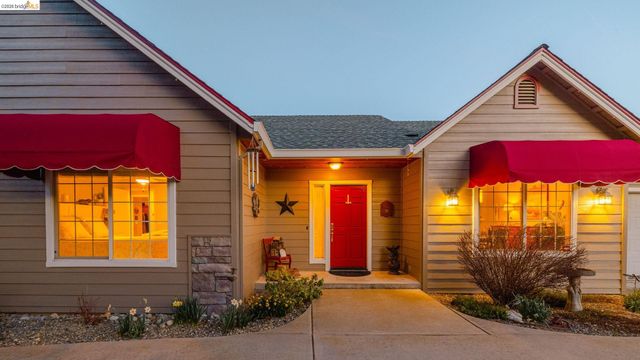 22295 Paseo De Los Portales Rd, Sonora, CA 95370