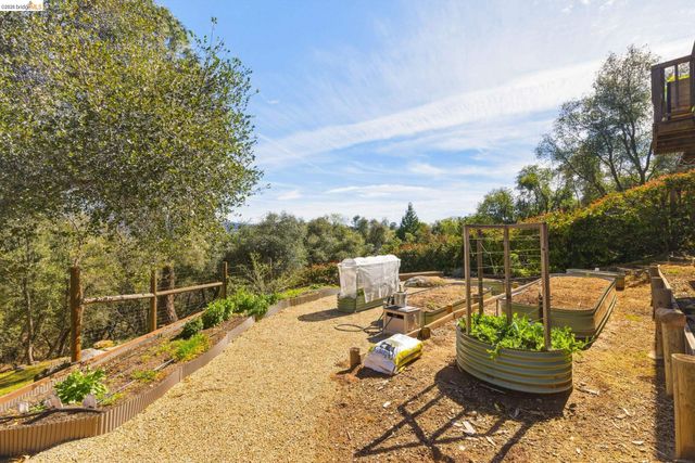 22295 Paseo De Los Portales Rd, Sonora, CA 95370