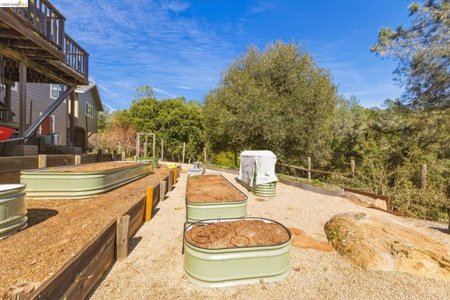 22295 Paseo De Los Portales Rd, Sonora, CA 95370