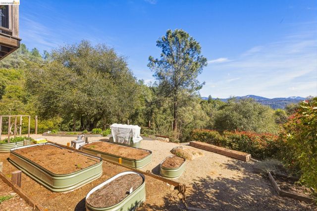 22295 Paseo De Los Portales Rd, Sonora, CA 95370